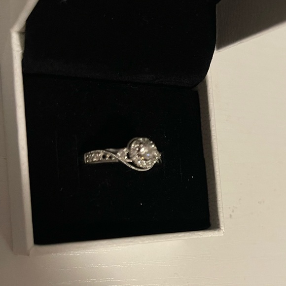 Diamond Ring - Picture 3 of 6